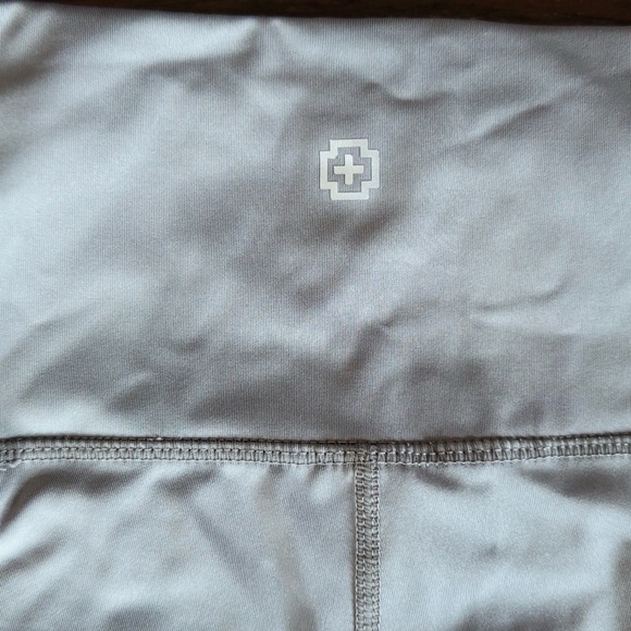 SWISS BRAND High-Waisted Light Blue Leggings with Pocket - Picture 4 of 9